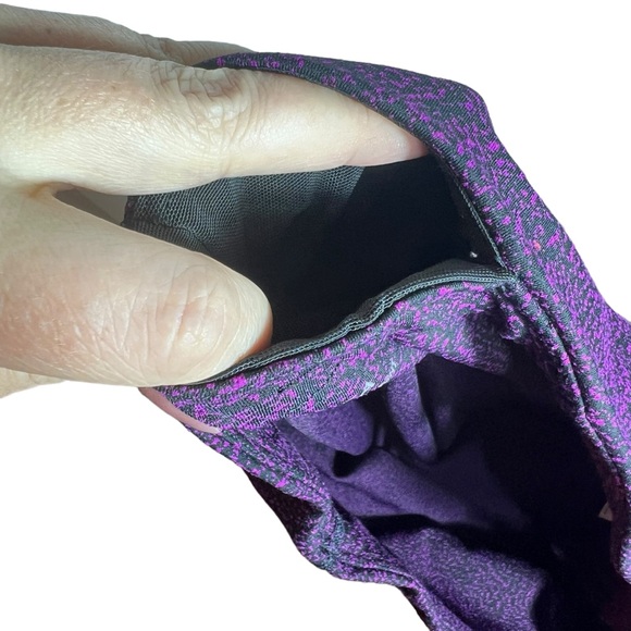 Athleta Ultimate Stash Textured 7/8 Tight, Purple Black Design, Size XL - Picture 9 of 9